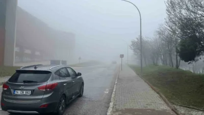 Bolu’da sabah saatlerinde başlayarak öğleye doğru etkisini artıran yoğun sis,
