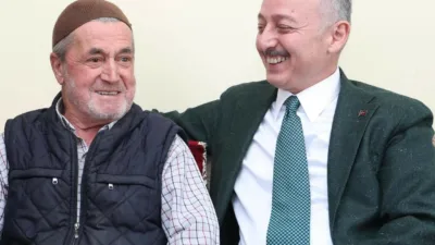 Kocaeli Büyükşehir Belediye Başkanı Tahir Büyükakın, kendisini görmek isteyen ancak