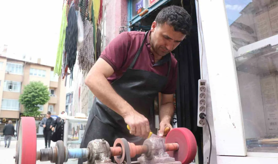 Bolu’da Kurban Bayramı’na iki gün kala vatandaşlar bıçakçıların yolunu tutmaya