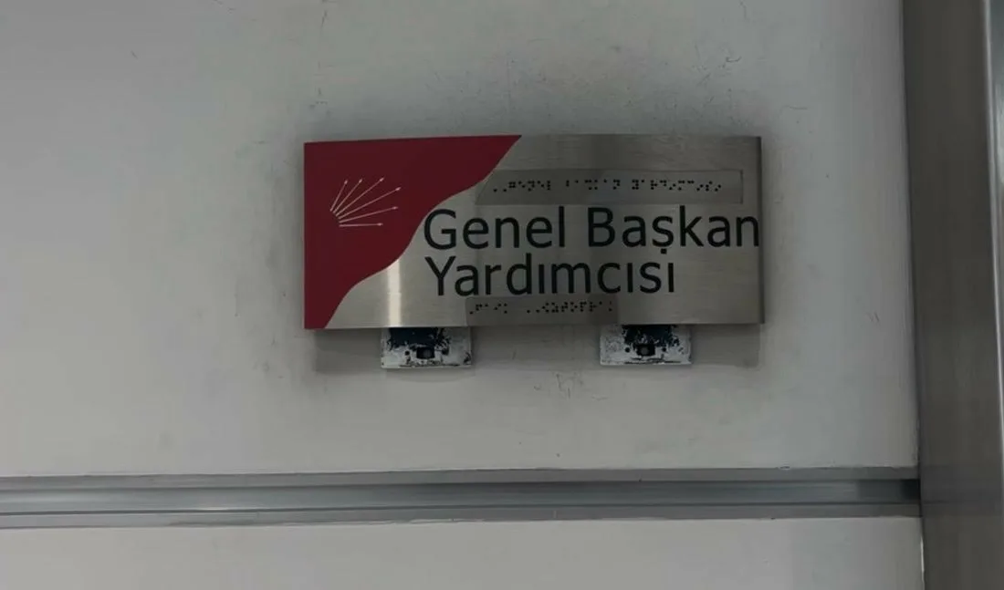 Cumhuriyet Halk Partisi’nde dün yaşanan tahliye sonrasında binada oluşan arbedenin