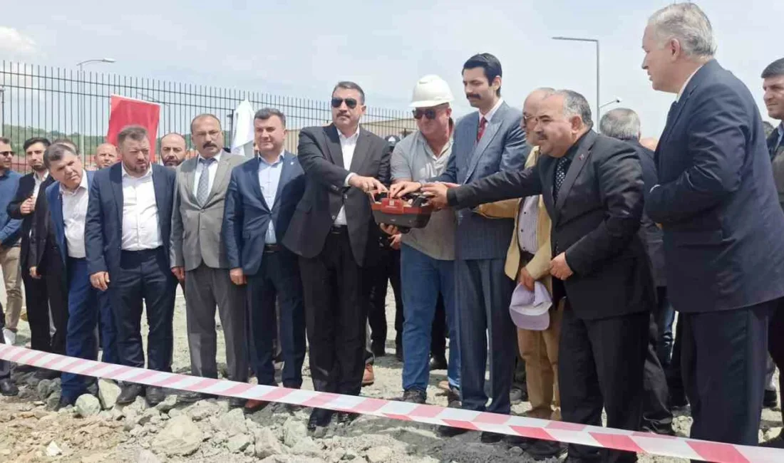 Devrek’te k düzenlenen temel atma töreninde ilçe protokolü bir araya