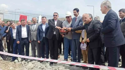 Devrek’te k düzenlenen temel atma töreninde ilçe protokolü bir araya