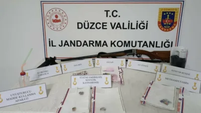 Düzce’de jandarma ekipleri tarafından yapılan operasyonda kenevir bitkisi, 5 gram