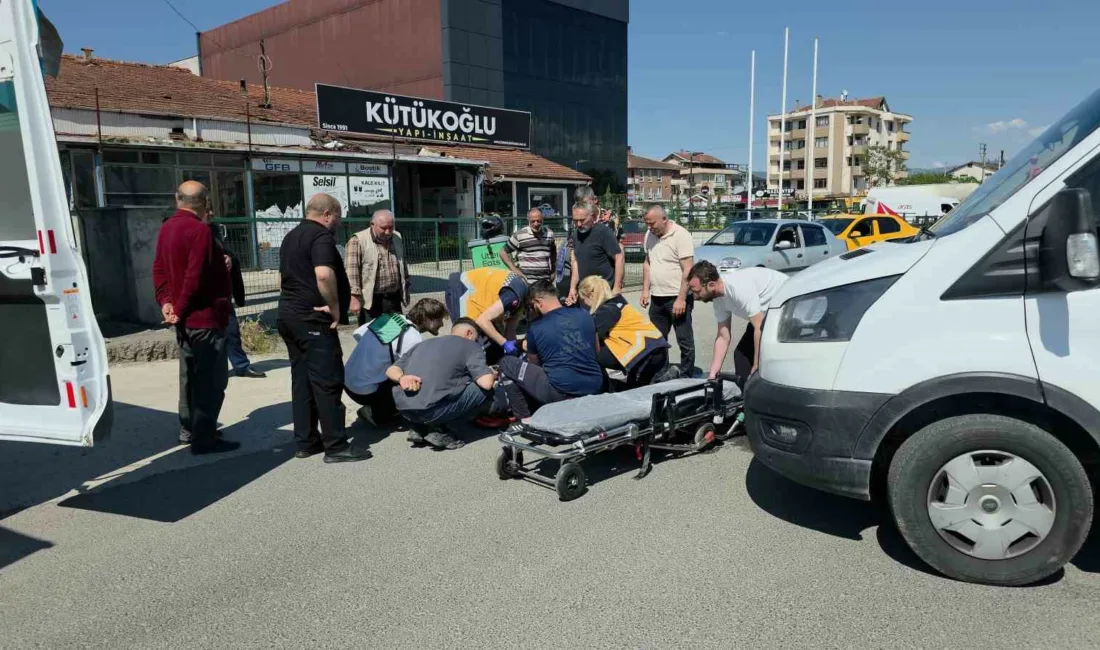 DÜZCE(İHA) – Düzce’de meydana gelen trafik kazasında minibüs ile motosiklet
