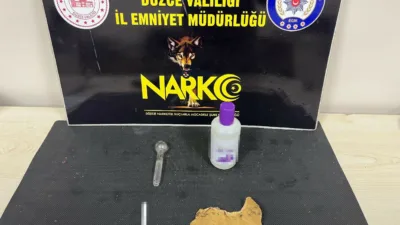 DÜZCE (İHA) – Düzce’de polis ekipleri tarafından yapılan operasyonda uyuşturucu