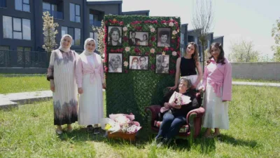 DÜZCE(İHA) – Anneler Günü dolayısıyla Düzce Belediyesi Ertan Uçar Alzheimer