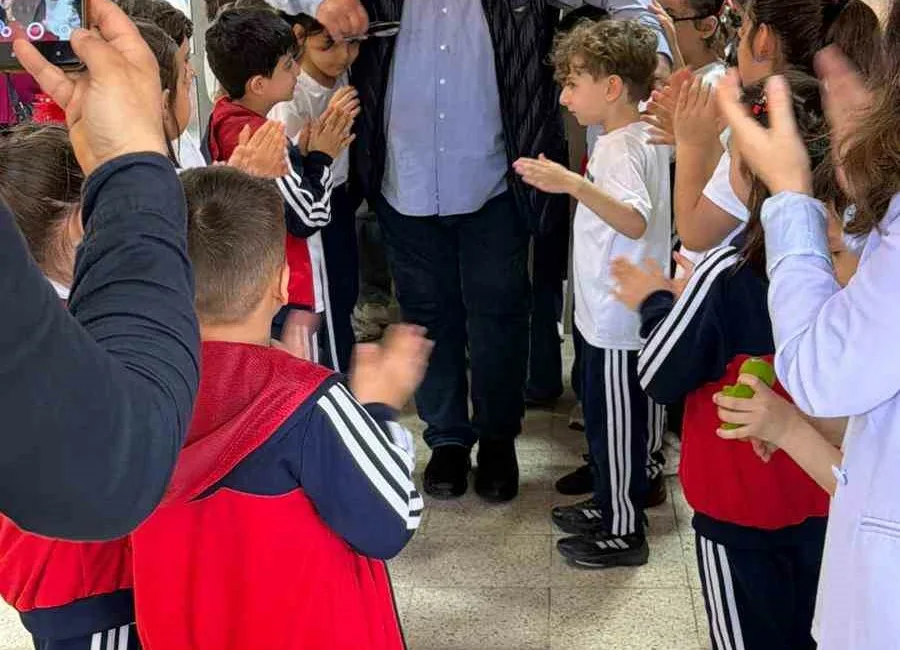 Zonguldak’ta 43 yıldır görev yapan öğretmen Orhan Yılmaz, emekliye ayrılması