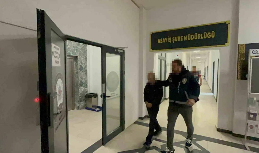 Kocaeli’nin Çayırova ve Derince ilçelerinde evlerden ziynet eşyası çaldığı belirlenen