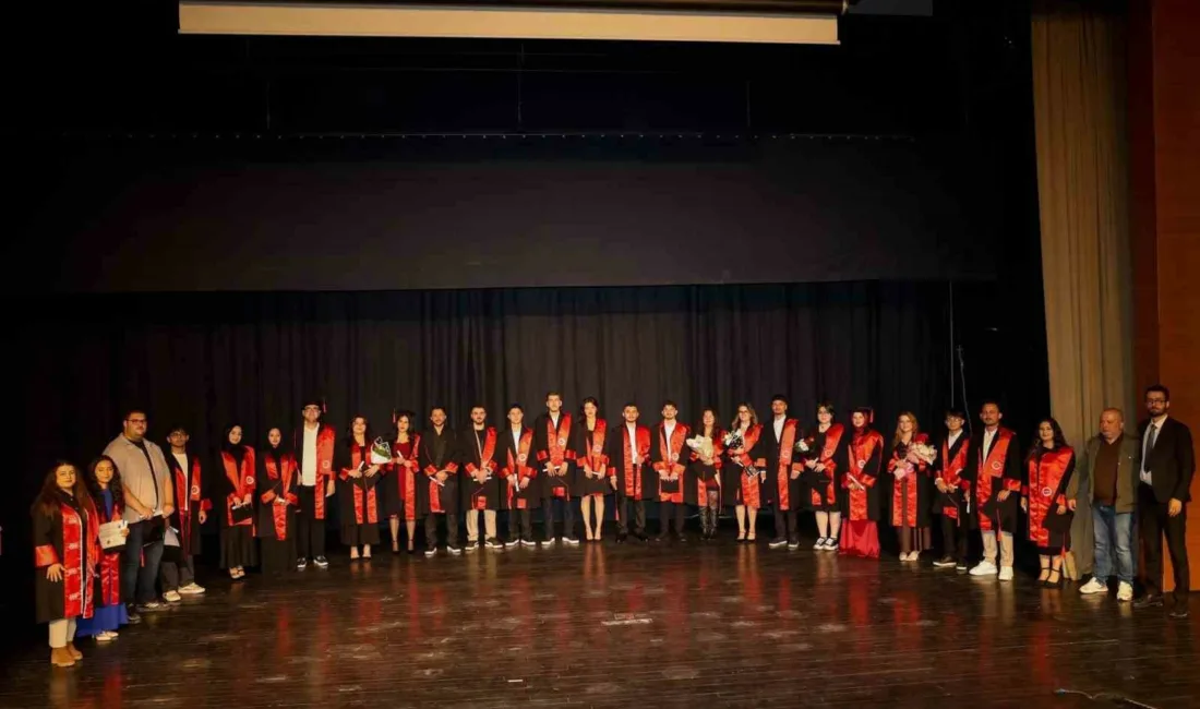 Kastamonu Üniversitesi Taşköprü Meslek Yüksekokulu öğrencileri mezuniyet coşkusu yaşadı. Kastamonu