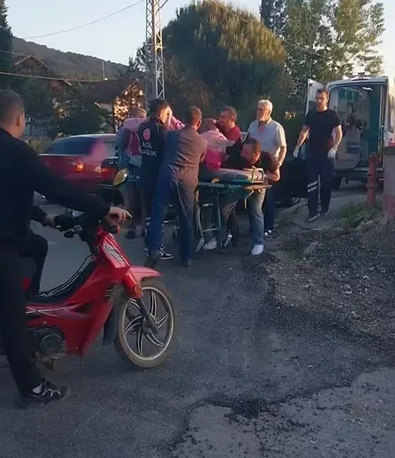 Sakarya’nın Akyazı ilçesinde evinde göğüs ağrısı şikayetiyle fenalaşan kişi, yakınları