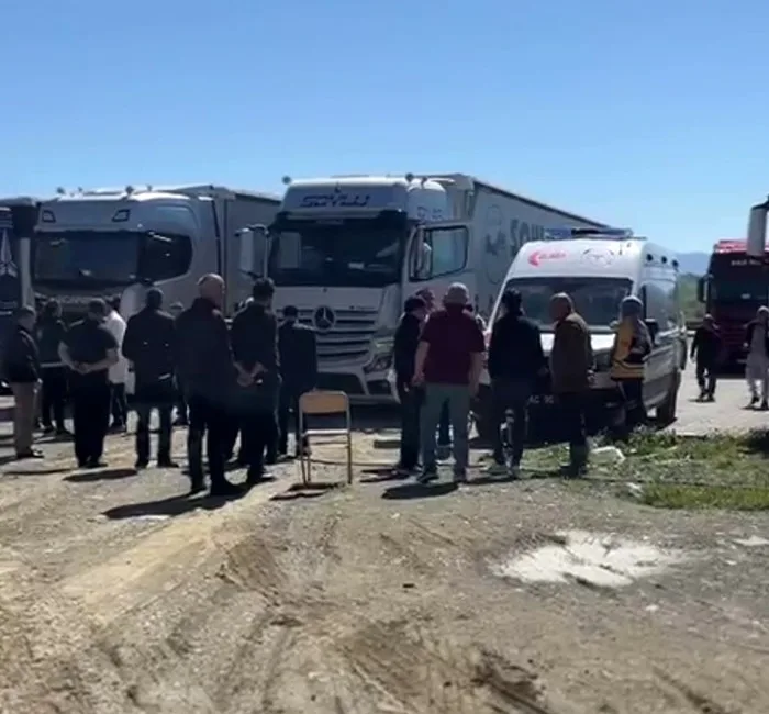 Bolu’da bir dinlenme tesisinde park halindeki tırda kalan 22 yaşındaki