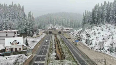 Kastamonu-Çankırı sınırında bulunan Ilgaz Dağı etkili olan kar yağışıyla beyaza