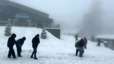 Kocaeli’de hava sıcaklıklarının mevsim normallerinin altına düşmesiyle yüksek kesimlerde kar