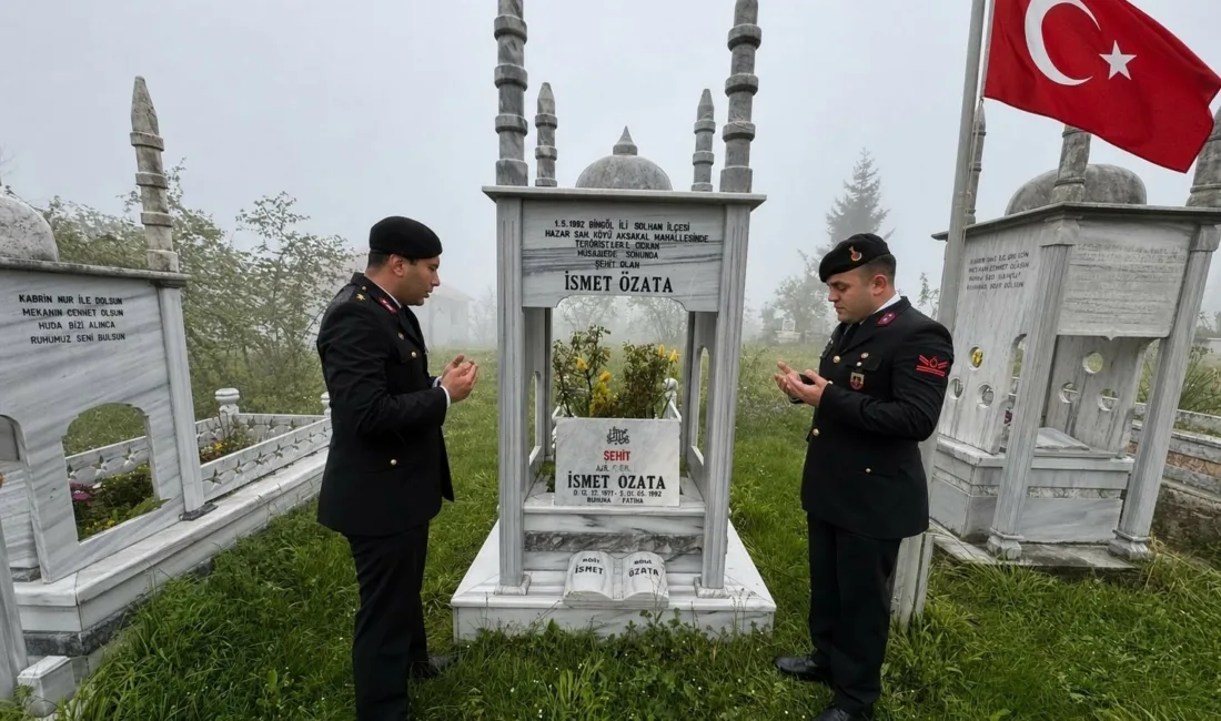Düzce İl Jandarma Komutanlığı personeli, şehadetinin yıl dönümü dolayısıyla şehit