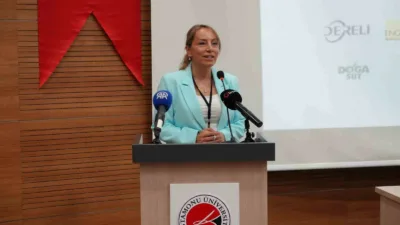 Kastamonu Üniversitesi’nde gerçekleştirilen sempozyumda konuşan Türk Bulgar İş Kadınları Derneği