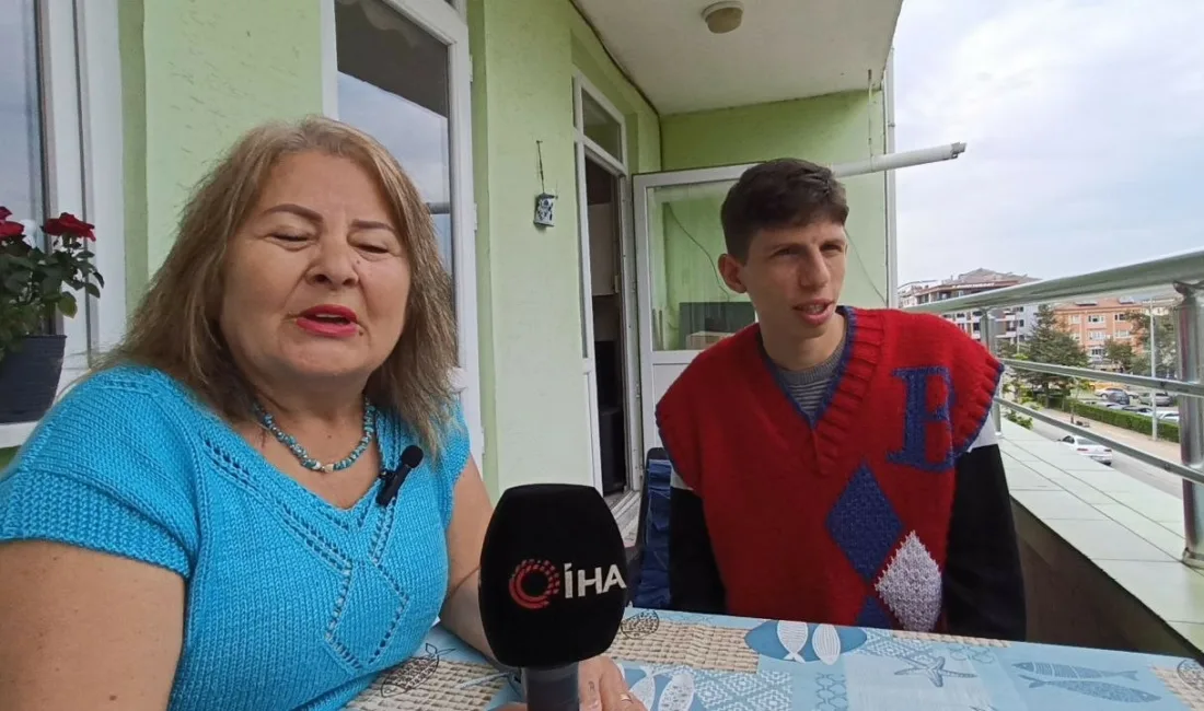 Zonguldak’ta oğlunun engellerini sonsuz anne şefkati ve sanatın gücüyle aşan