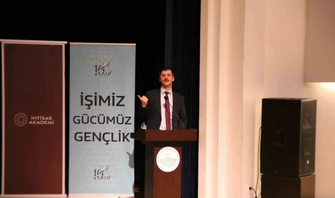 Bolu’da öğrencilerle buluşan Kamu Hastaneleri Genel Müdürü Muhammed Emin Demirkol,