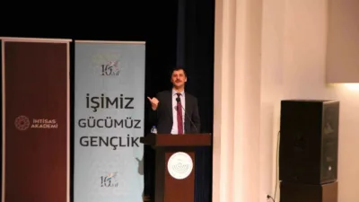 Bolu’da öğrencilerle buluşan Kamu Hastaneleri Genel Müdürü Muhammed Emin Demirkol,