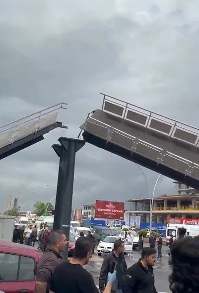 Ankara’da bir kamyon üst geçide çarptı, kaza sonucunda 3 kişi