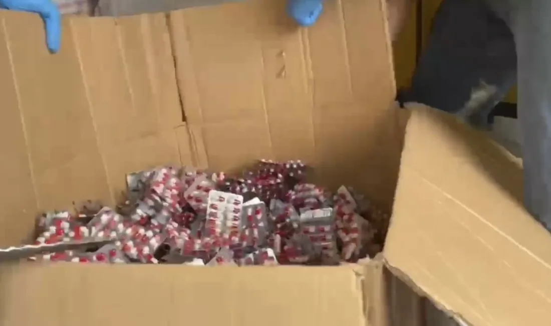 Kocaeli’nin Çayırova ilçesinde polis ekiplerince durdurulan kamyonetin kasasından 300 bin