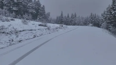 Karabük’te etkili olan kar yağışının ardından yüksek kesimlerdeki ormanlar beyaz