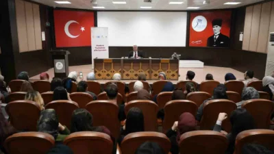 Karabük Üniversitesi’nde (KBÜ) gerçekleştirilen “Modern Dünyada Aile: Değişim ve Dönüşüm