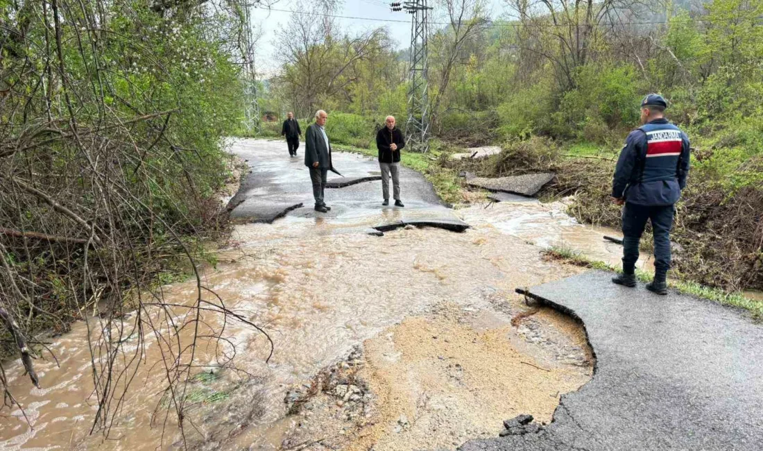 Karabük’te etkili olan sağanak yağış sonrası meydana gelen yol çökmesinin