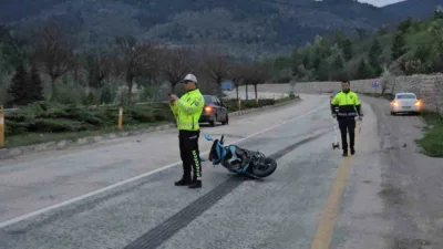 Karabük’ün Safranbolu ilçesinde otomobil ile motosikletin çarpıştığı kazada ağır yaralanan