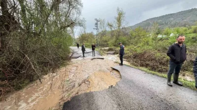 Karabük’te etkili olan sağanak ve dolu nedeniyle bazı bölgelerde sel
