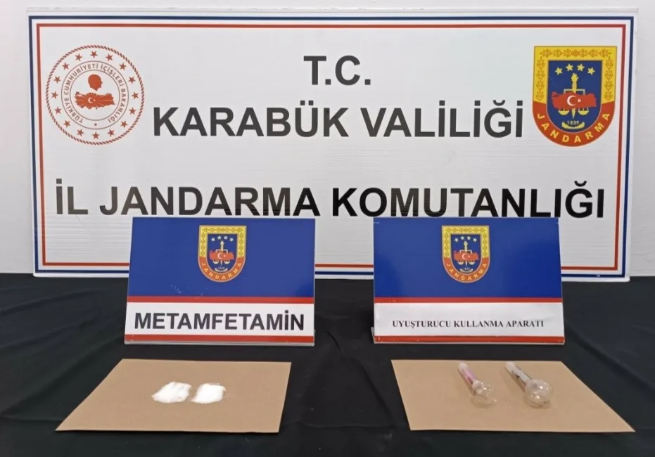 Karabük’te jandarma ekiplerince düzenlenen operasyonlarda uyuşturucu madde ile bandrolsüz tütün