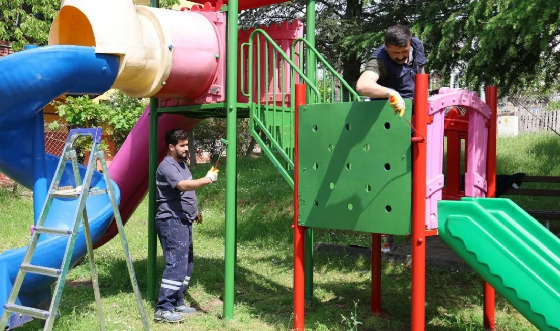 Kartepe’de belediye ekipleri, çocukların daha güvenli ve konforlu vakit geçirebilmesi