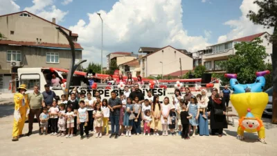 Kartepe’de Kurban Bayramı dolayısıyla özel olarak hazırlanan gezici eğlence otobüsü