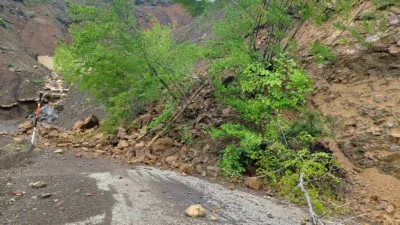 Kastamonu’nun Bozkurt ilçesinde yağışın ardından yaşanan heyelan sebebiyle 5 köye