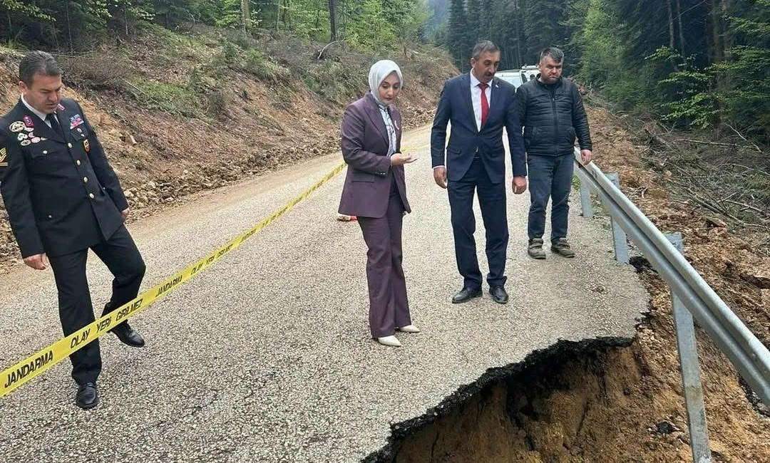 Kastamonu’nun Ağlı ilçesine bağlı Oluközü grup yolunda, etkili olan yağışlı