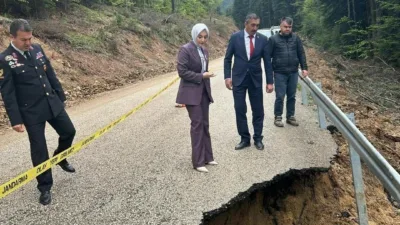 Kastamonu’nun Ağlı ilçesine bağlı Oluközü grup yolunda, etkili olan yağışlı