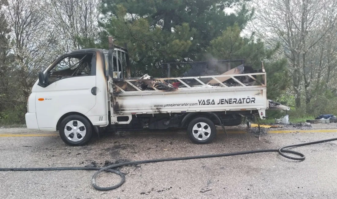 Çankırı-Kastamonu kara yolu üzerinde seyir halindeki kamyonette çıkan yangın itfaiye