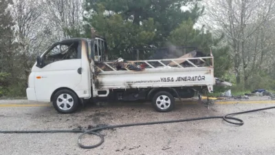 Çankırı-Kastamonu kara yolu üzerinde seyir halindeki kamyonette çıkan yangın itfaiye