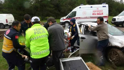 Kastamonu’da kontrolden çıkarak takla atan otomobildeki yaşlı çift yaralandı. Kaza,