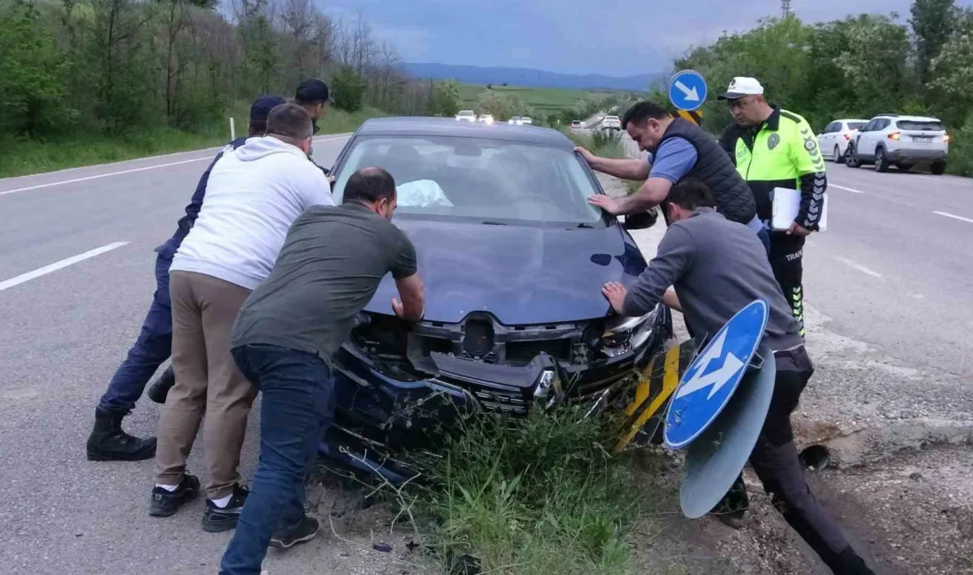 Kastamonu’nun Taşköprü ilçesinde iki otomobil ve bir hafif ticari aracın