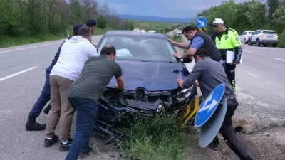 Kastamonu’nun Taşköprü ilçesinde iki otomobil ve bir hafif ticari aracın