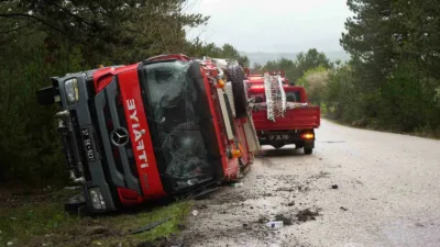 Kastamonu’da yangın ihbarına giderken takla atan itfaiye aracındaki 3 itfaiye