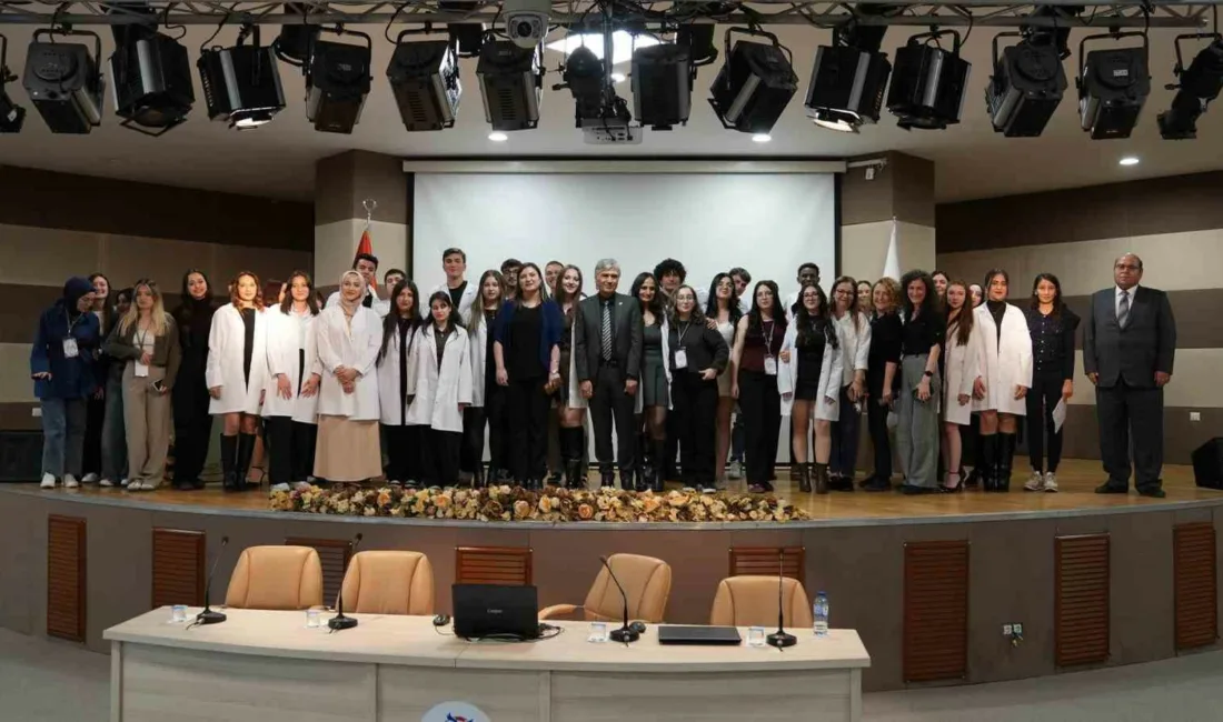 Karabük Üniversitesi’nde (KBÜ) düzenlenen törende Kimya Bölümü birinci sınıf öğrencileri