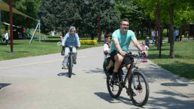 Kocaeli’de Kurban Bayramı tatilini fırsat bilen vatandaşlar İzmit Sahili’nde güneşli
