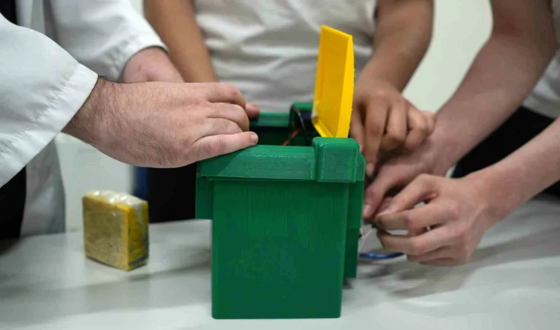 Kocaeli’de teknik lise öğrencileri, yaz aylarında çöp kovalarından yayılan kötü