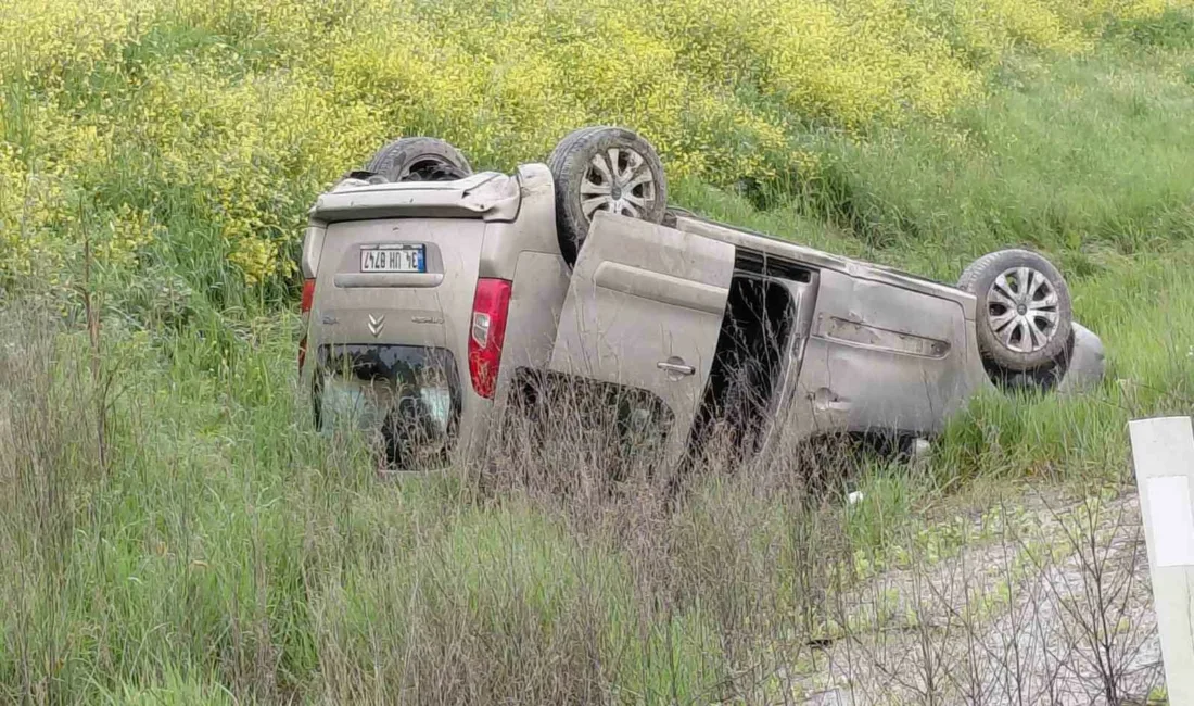 Bolu’da yağış nedeniyle kayganlaşan yolda kontrolden çıkan otomobilin takla atması