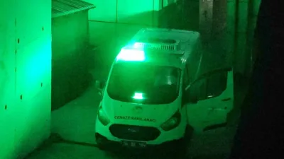 Sakarya’nın Sapanca ilçesindeki lüks bir otelin kapalı havuzunda yüzdüğü sırada