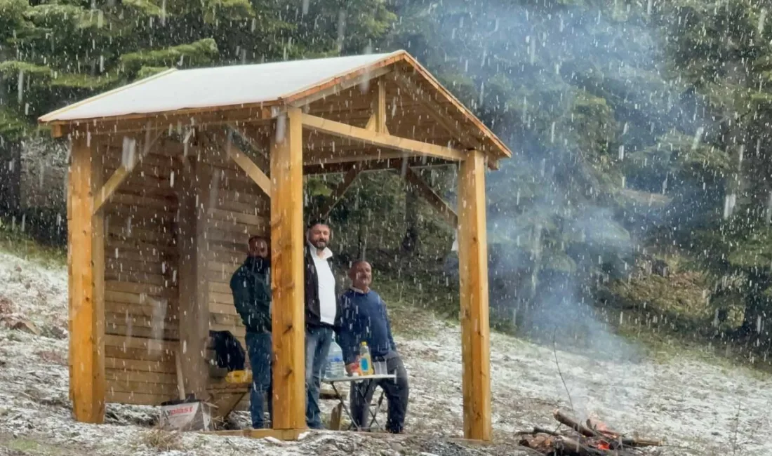 Karabük’te hava sıcaklıklarının aniden düşmesiyle birlikte yüksek kesimlerde kar yağışı