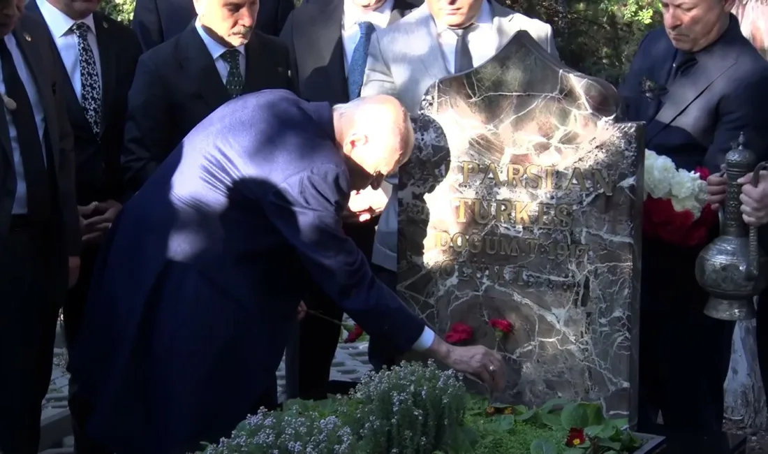 Milliyetçi Hareket Parti (MHP) Genel Başkanı Devlet Bahçeli, Bayram namazı
