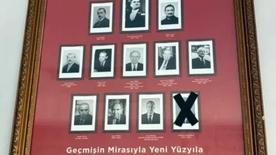 Zonguldak’ın Kozlu ilçesinde, CHP İlçe Başkanlığı binasındaki eski genel başkanlar