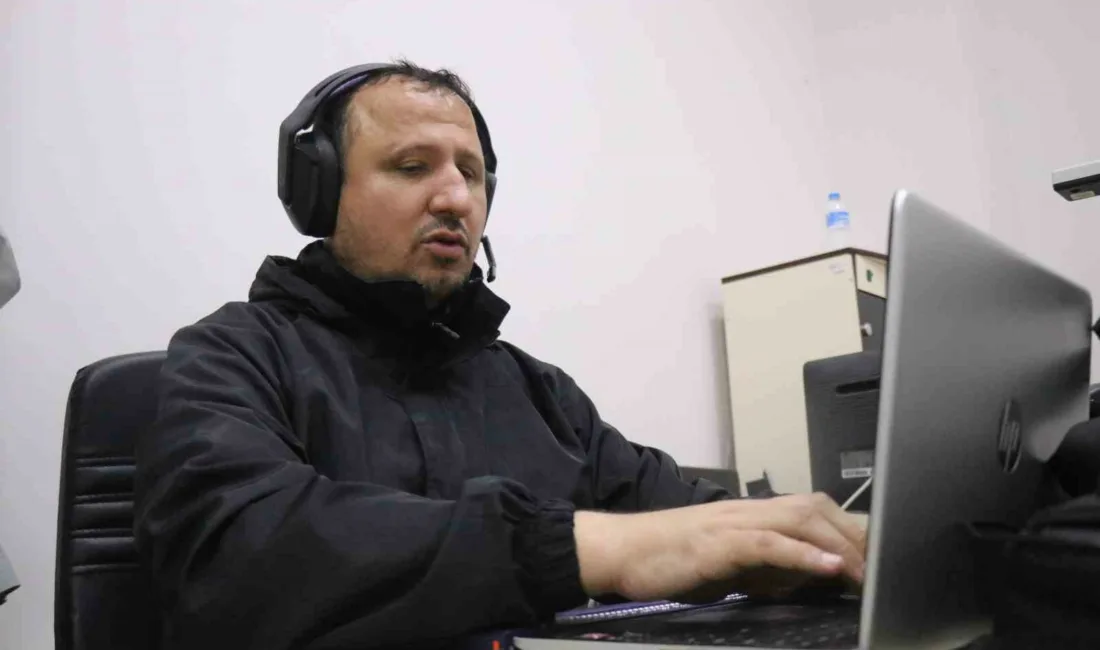 Sakarya Üniversitesinde görevli 45 yaşındaki görme engelli İbrahim Bingül, 3